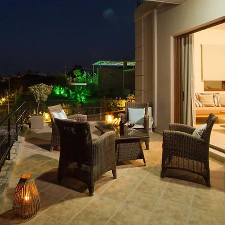 Mike's I Luxury Above The Sea *